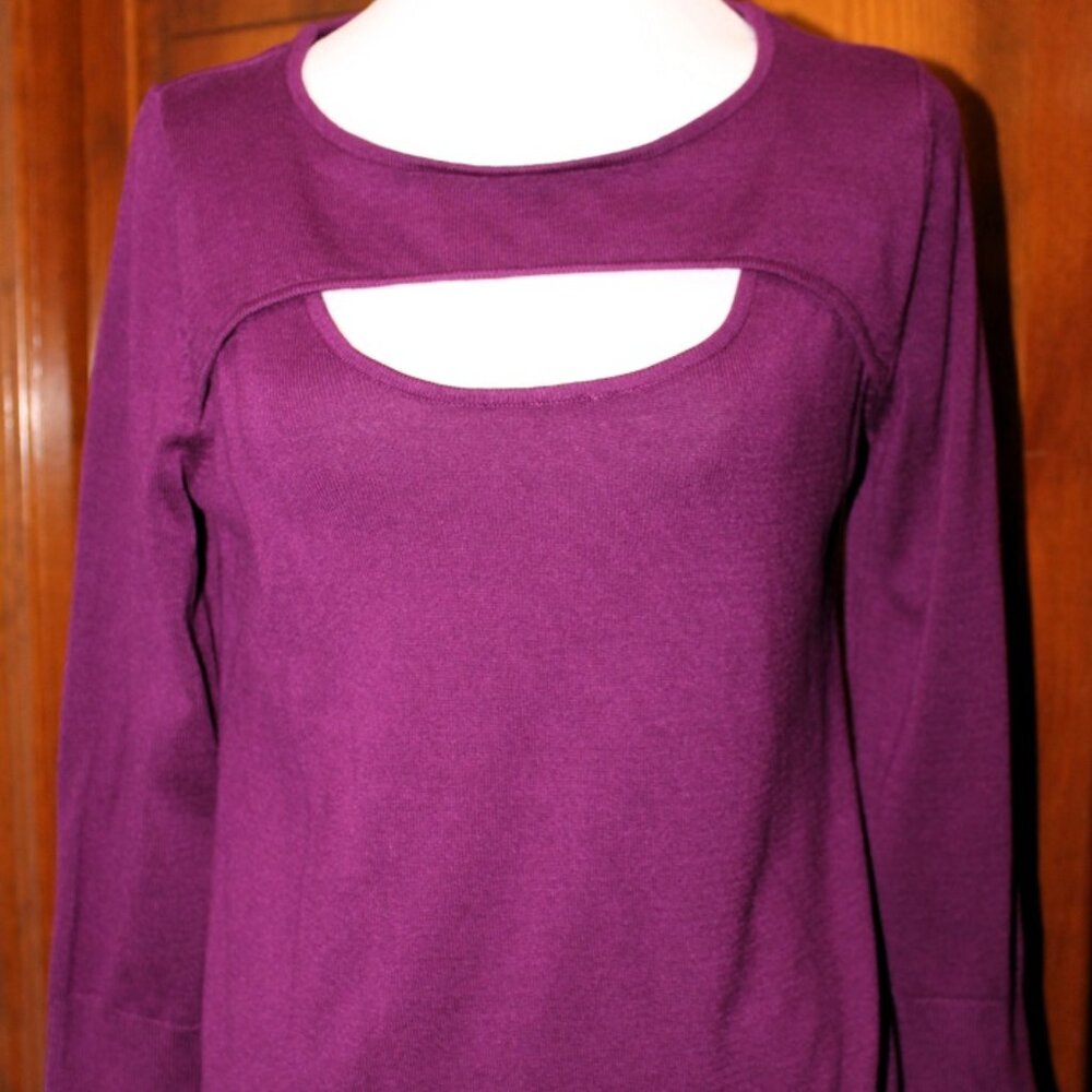 Pretty fuchsia top w/cut out chest, 3/4 length sleeves